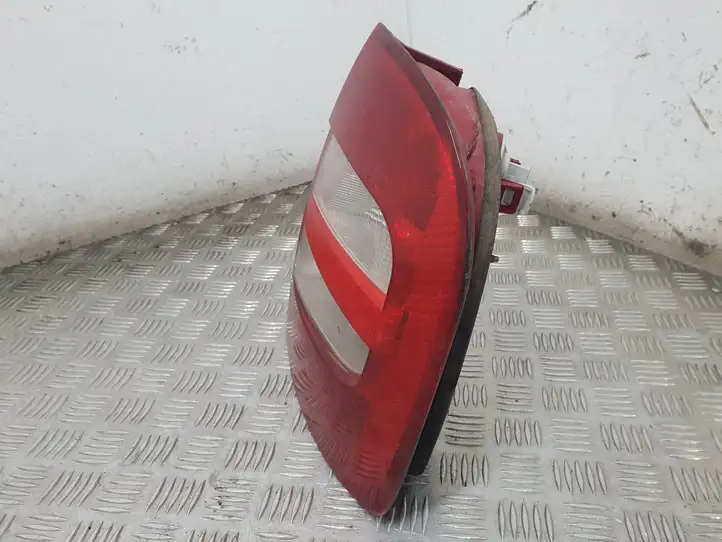 Skoda Fabia Mk1 (6Y) (1999 - 2007) 6Y6945096 Задний фонарь в кузове — фото 2