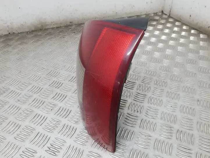 Audi A3/S3 8L (2000 - 2003) 8L0945096C Задний фонарь в кузове — фото 3