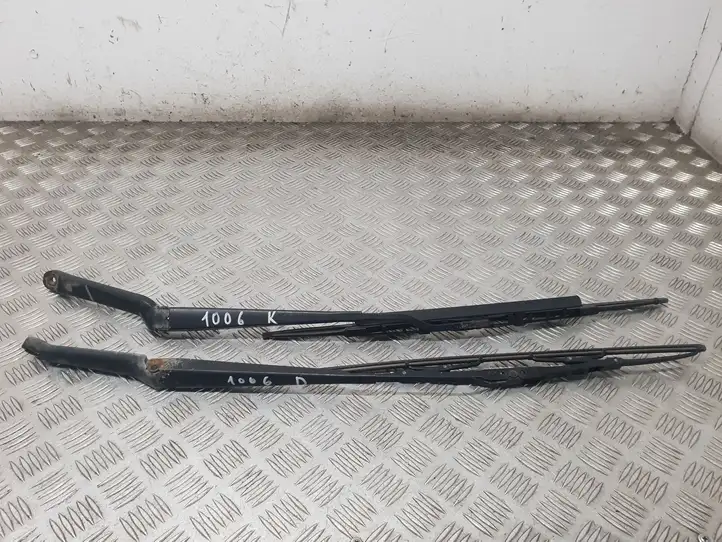 Toyota Avensis T220 (2000 - 2003) 8522105051 Дворники лобового стекла — фото 1