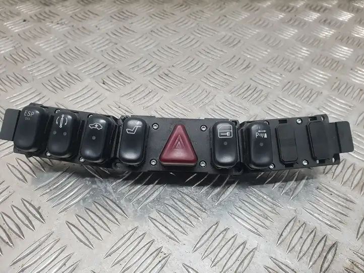 Mercedes-Benz S W220 (1998 - 2006) 2208214358 Блок кнопок на панели — фото 1