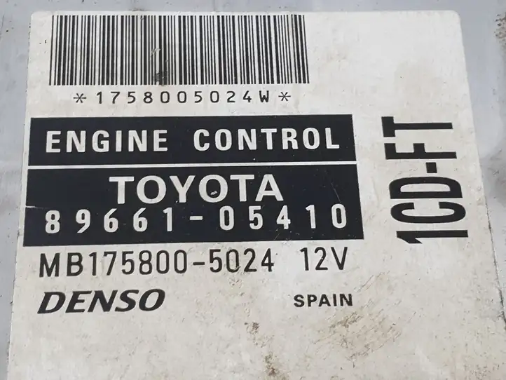 Toyota Avensis T220 (2000 - 2003) 8966105410 Блок управления двигателем (ЭБУ) — фото 2