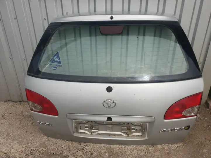 Toyota Avensis T220 (2000 - 2003) Крышка багажника — фото 1
