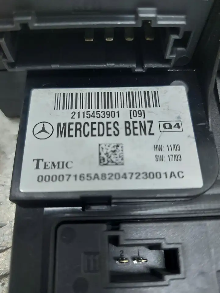 Mercedes-Benz E W211 (2002 - 2009) 2115453901 Блок предохранителей — фото 2