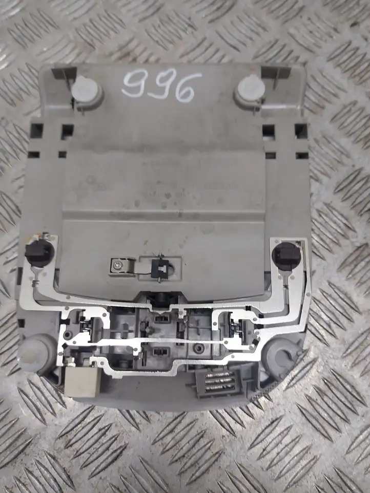 Toyota Auris 150 (2006 - 2012) 81260021 Передняя подсветка — фото 4
