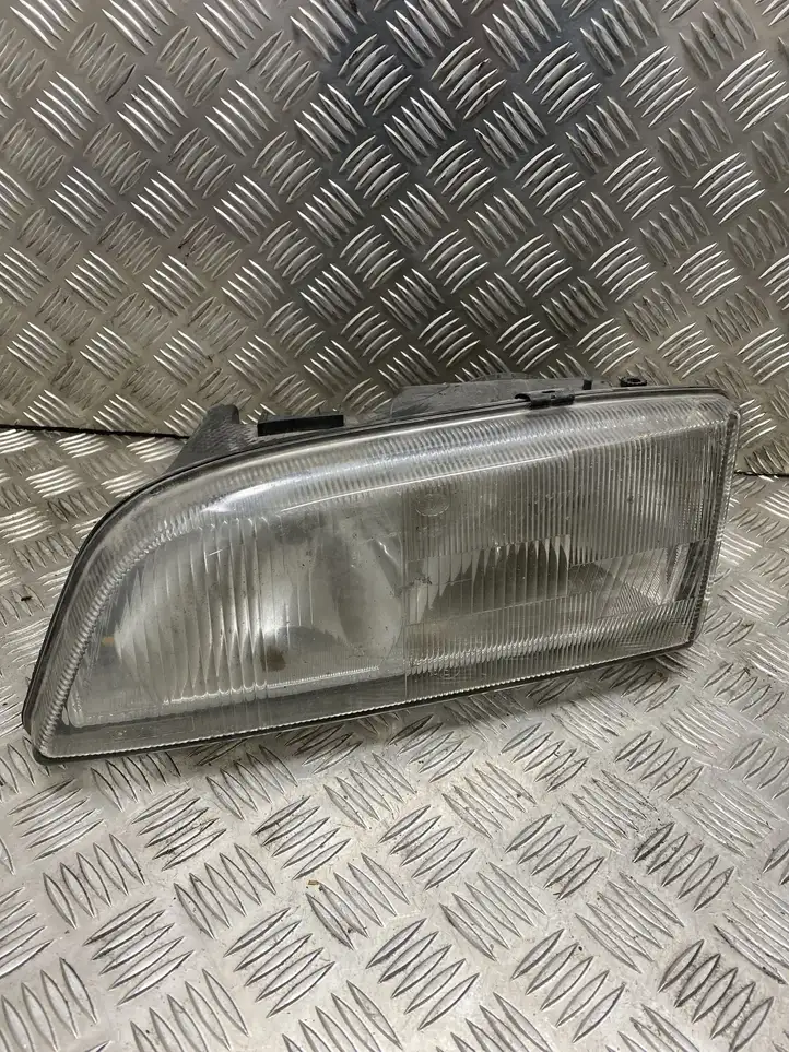 Volvo V70 (2000 - 2004) 14734300 Передняя фара — фото 1