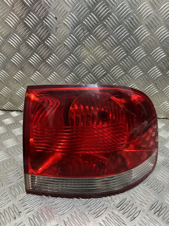 Volkswagen Touareg I (2002 - 2010) 7L6945096K065 Задний фонарь в кузове — фото 1