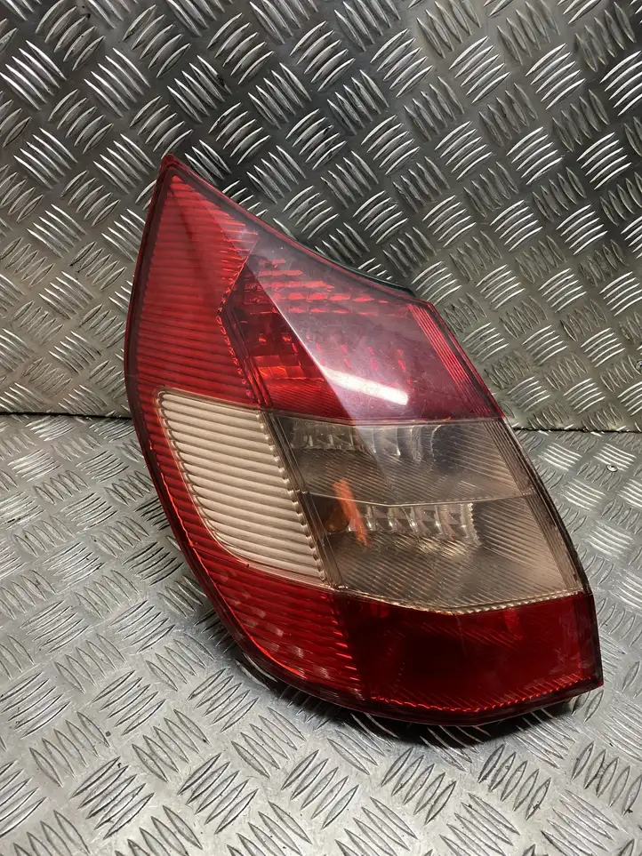 Renault Scenic II - Grand scenic II (2003 - 2006) 11A460B Задний фонарь в кузове — фото 2