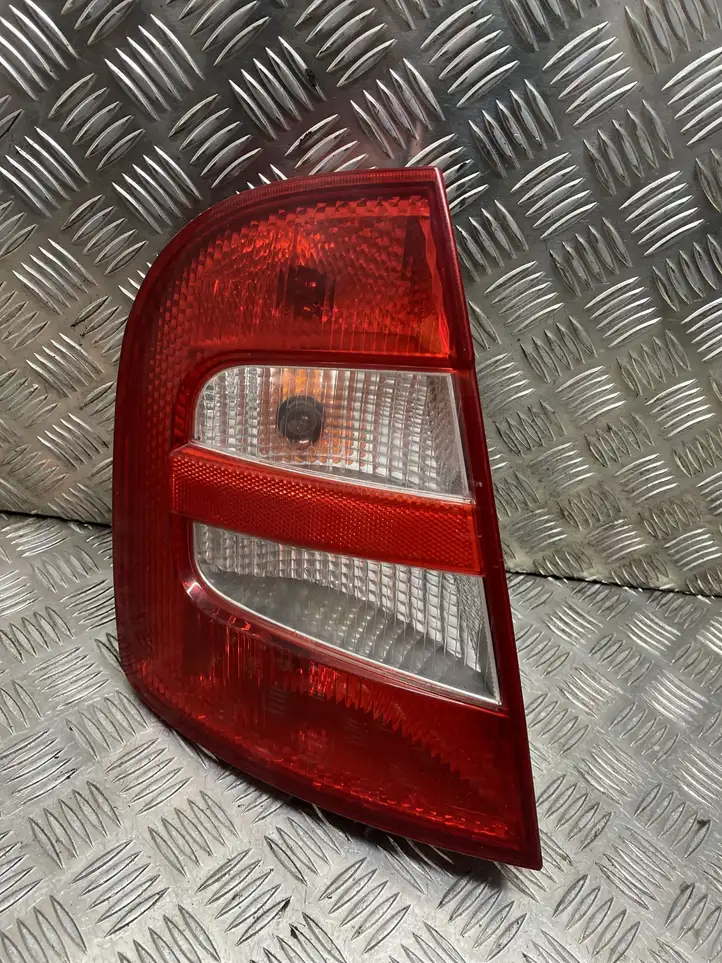 Skoda Fabia Mk1 (6Y) (1999 - 2007) ZSB6Y6945095B Задний фонарь в кузове — фото 1