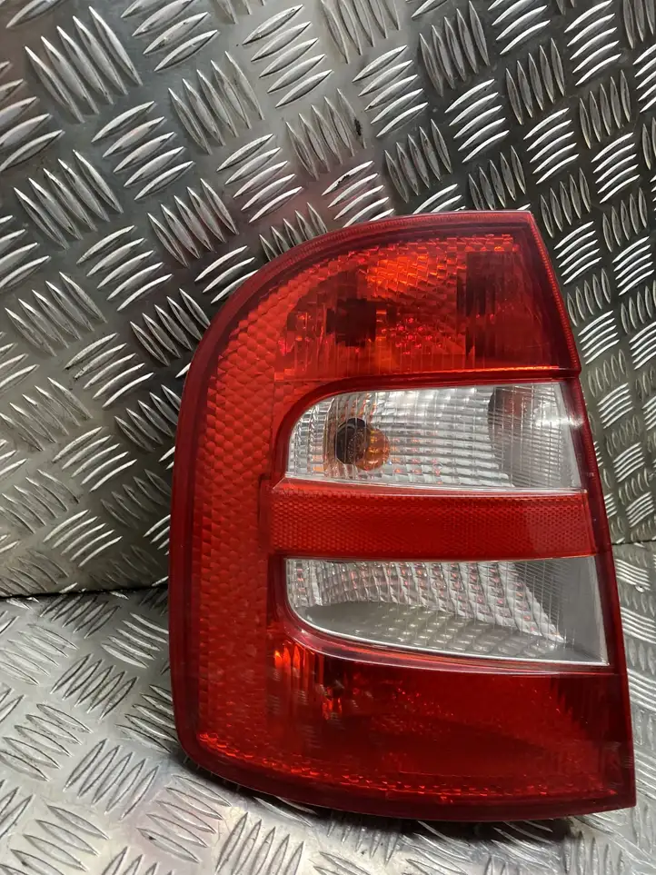 Skoda Fabia Mk1 (6Y) (1999 - 2007) ZSB6Y6945095B Задний фонарь в кузове — фото 2