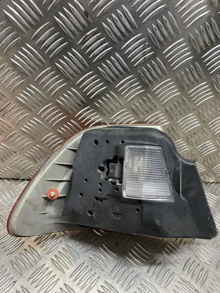 BMW 3 E46 (1998 - 2005) 8375802 Задний фонарь в кузове — фото 3