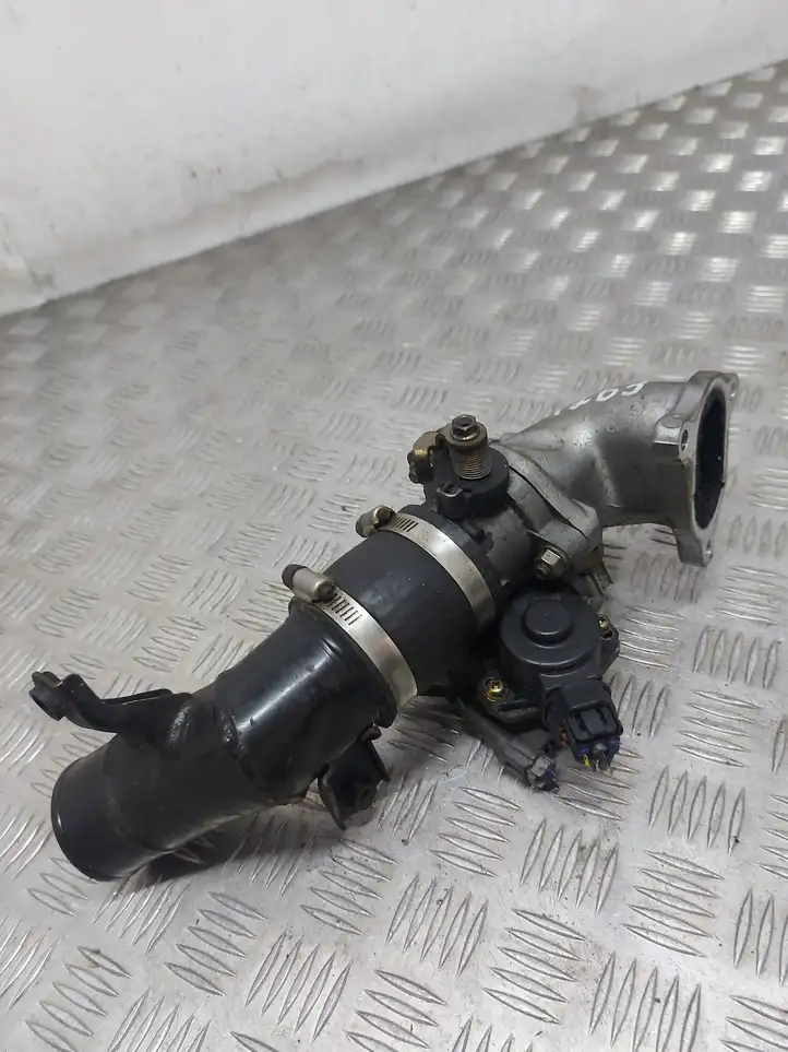 Toyota Corolla E120 E130 (2004 - 2007) 8967221020 Дроссельная заслонка — фото 1