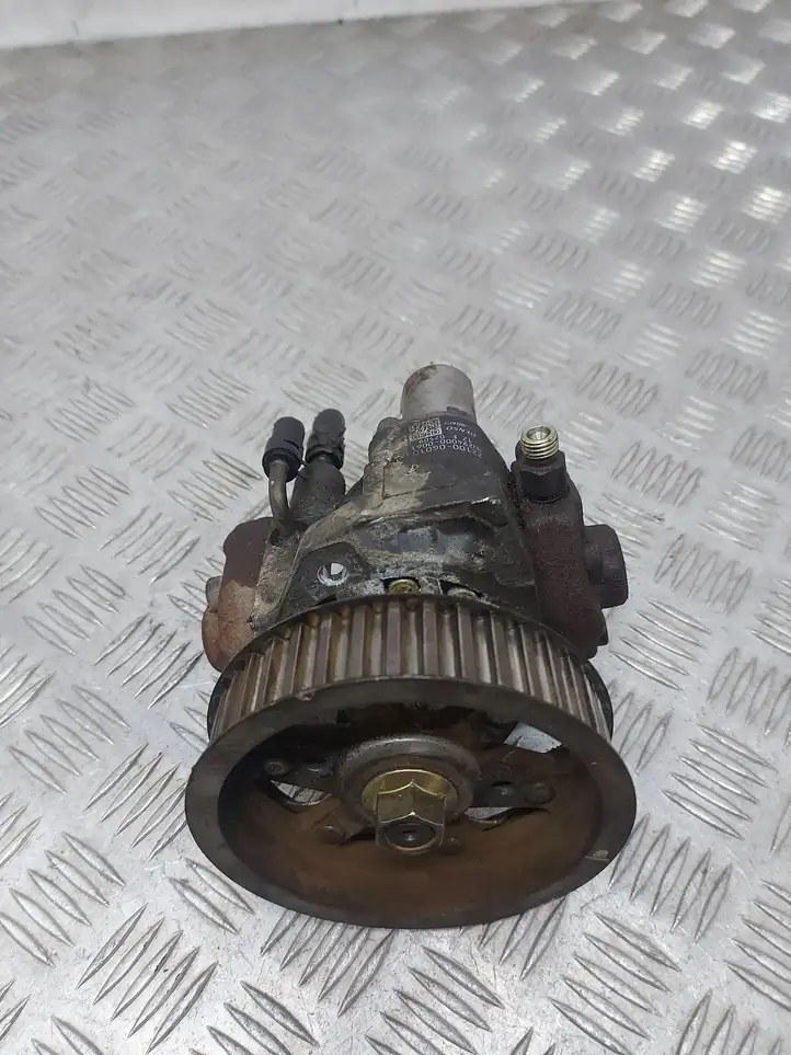 Toyota Corolla E120 E130 (2004 - 2007) 221000G010 Топливный насос — фото 1