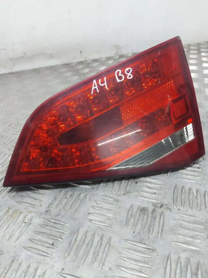 Audi A4 S4 B8 8K (2007 - 2011) Задний фонарь в крышке багажника — фото 1
