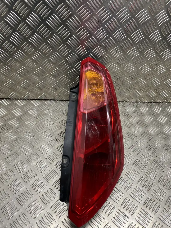 Fiat Punto (188) (1999 - 2010) 27460202 Задний фонарь в кузове — фото 1