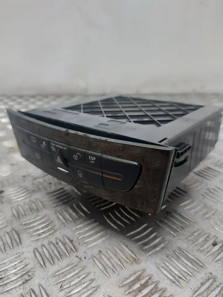 Mercedes-Benz E W211 (2002 - 2009) A2116800552 Блок кнопок на панели — фото 3