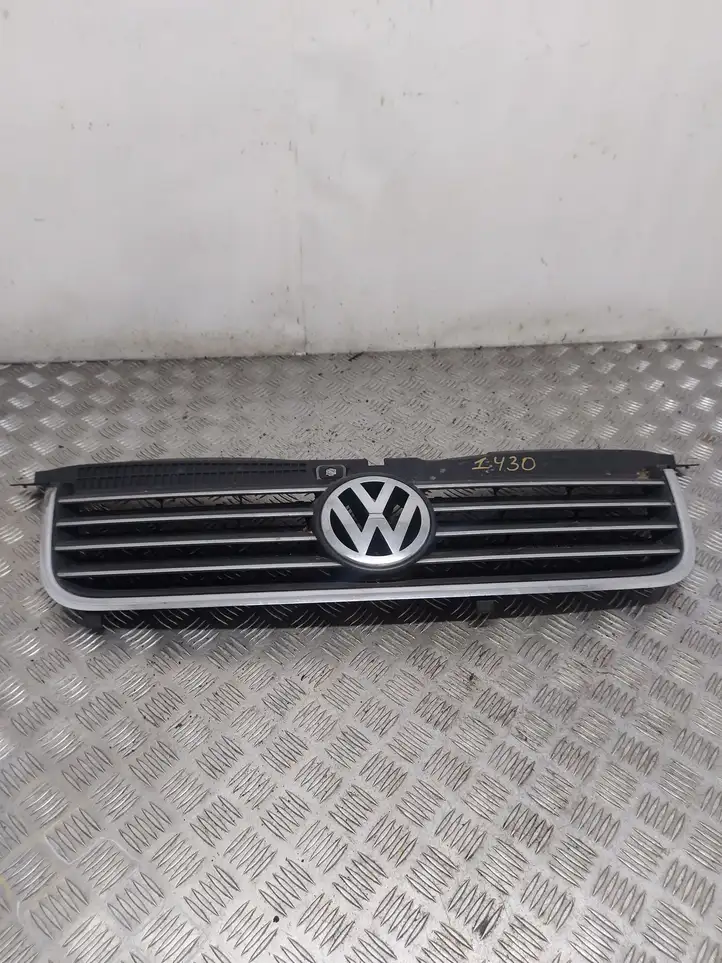 Volkswagen PASSAT B5.5 (2001 - 2005) 3B0853651L Верхняя решетка радиатора — фото 1