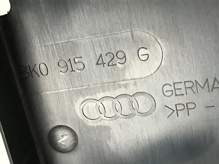 Audi Q5 SQ5 (2008 - 2012) 8K0915429G Крышка ящика аккумулятора — фото 3