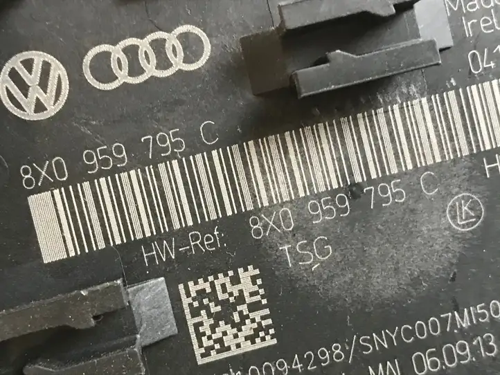 Audi Q3 8U (2011 - 2014) 8X0959795C Блок управления дверью — фото 3