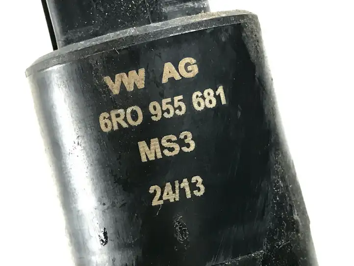 Audi Q3 8U (2011 - 2014) 6R0955681 Насос омывателя фар — фото 3