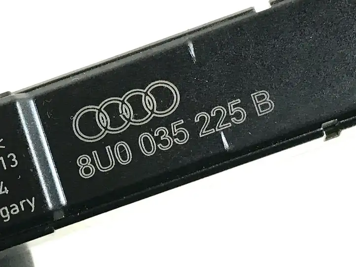 Audi Q3 8U (2011 - 2014) 8U0035225B Усилитель антенны — фото 3