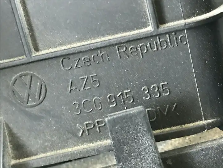Audi Q3 8U (2011 - 2014) 3C0915443A Ящик аккумулятора — фото 7