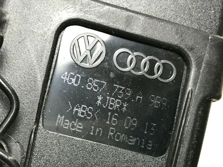 Audi Q3 8U (2011 - 2014) 4G0857739A Задний средний замок ремня — фото 4