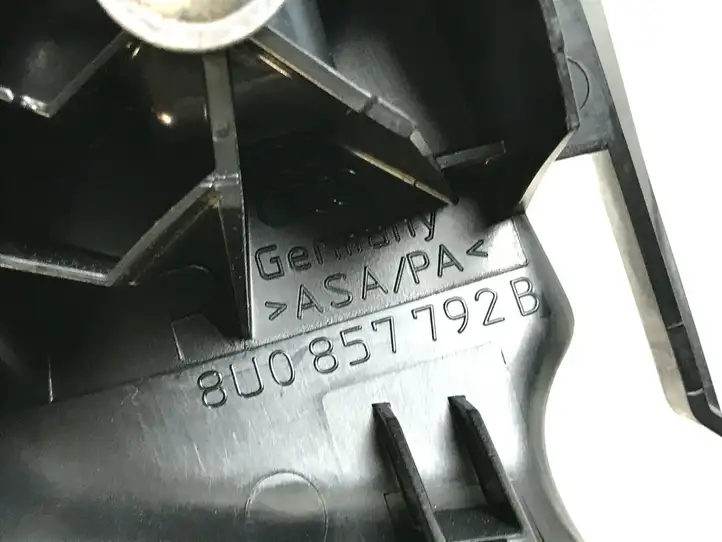 Audi Q3 8U (2011 - 2014) 8U0857792B Накладка ремня безопасности — фото 3