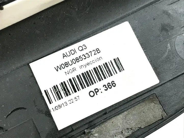 Audi Q3 8U (2011 - 2014) 8U0853372B Внутренняя отделка переднего порога — фото 4
