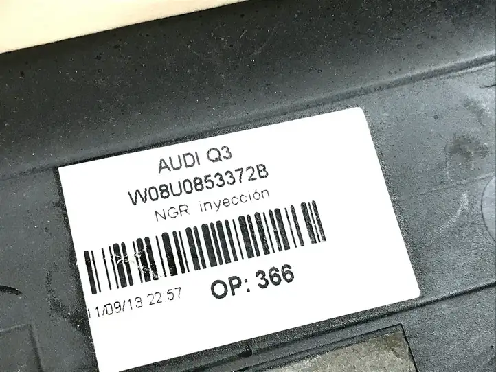 Audi Q3 8U (2011 - 2014) 8U0853372B Внутренняя отделка переднего порога — фото 6