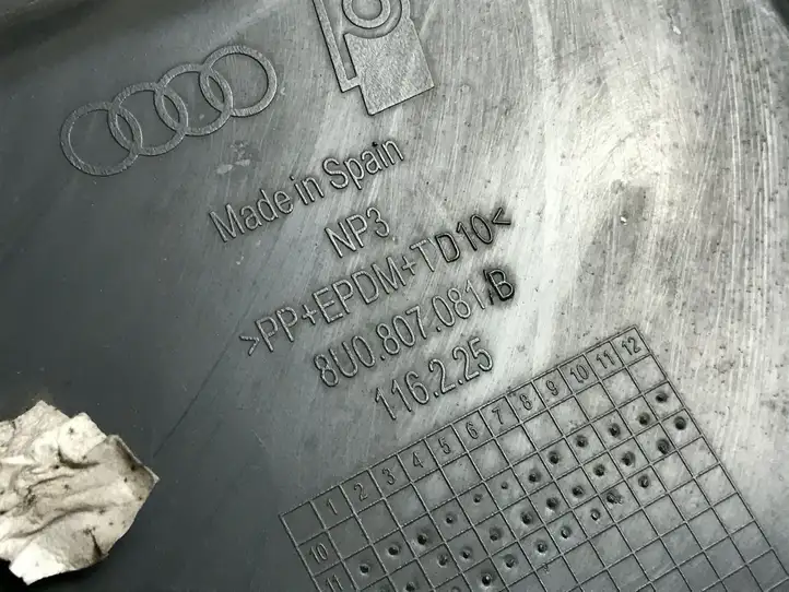 (2014 - 2018) 8U0807081B Облицовка радиатора — фото 3