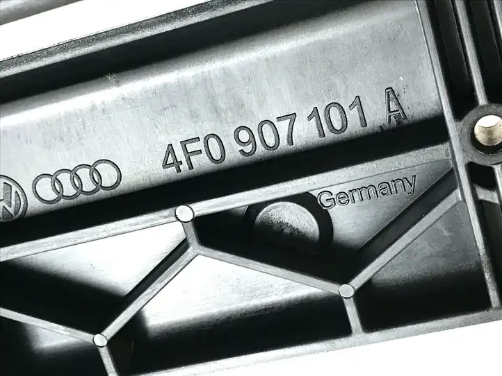 Audi A4 S4 B8 8K (2011 - 2015) 4F0907101A Кронштейн усилителя звука — фото 2