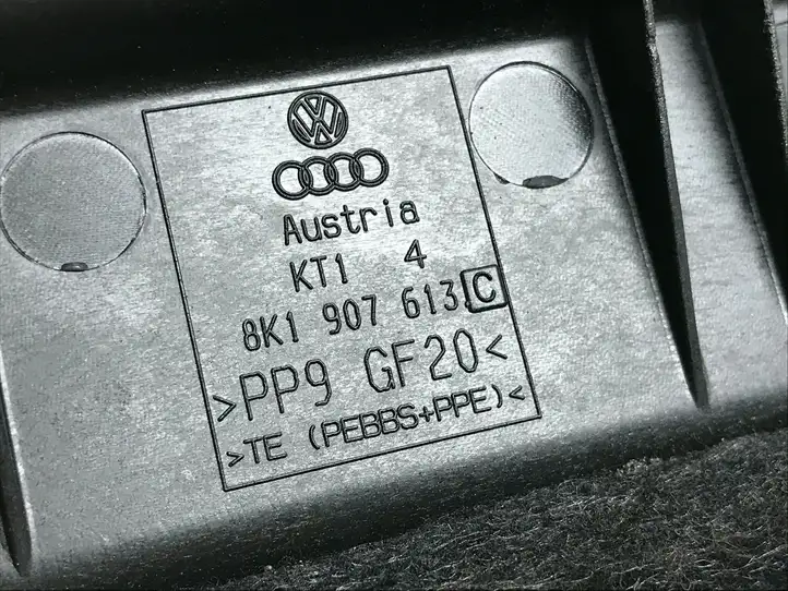 Audi A4 S4 B8 8K (2011 - 2015) 8K1907613C Крышка ящика предохранителей — фото 3