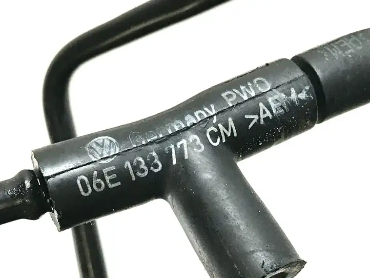 Audi A4 S4 B8 8K (2011 - 2015) 06E133773CM Трубки и шланги — фото 4