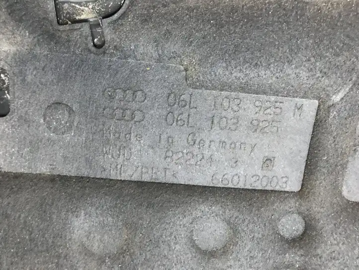 Audi A4 S4 B9 (2015 - 2019) 06L103925M Крышка двигателя декоративная — фото 6