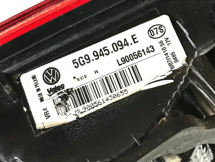 Volkswagen Golf VII (2013 - 2019) 5G9945094E Задний фонарь в крышке багажника — фото 7
