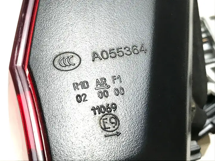 Volkswagen Golf VII (2013 - 2019) 5G9945094E Задний фонарь в крышке багажника — фото 8