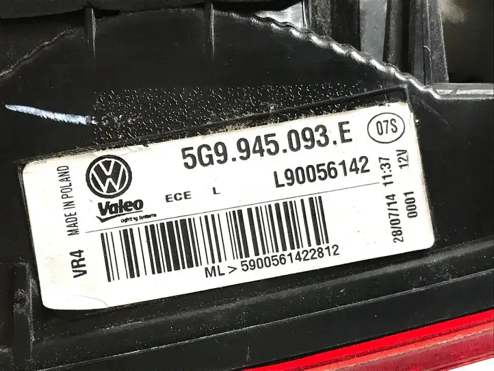 Volkswagen Golf VII (2013 - 2019) 5G9945093E Задний фонарь в крышке багажника — фото 5