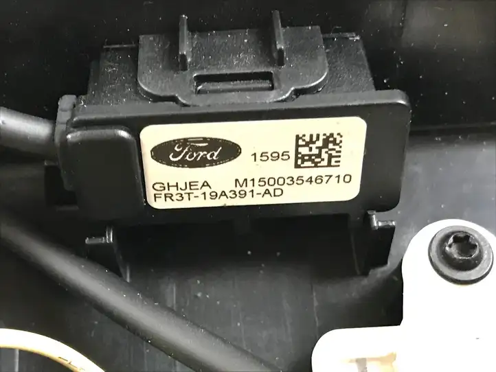 Ford Mustang VI (2015 - ) FE3B63519A58 Передняя подсветка — фото 6