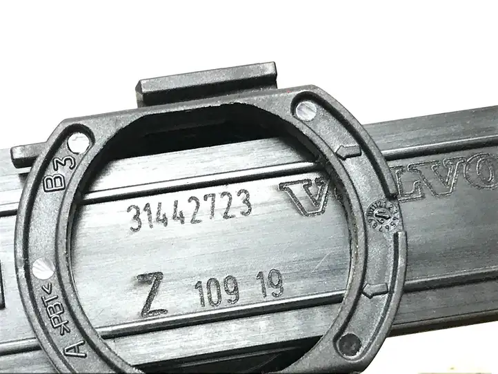 Volvo S90, V90 (2016 - 2020) 31442723 Замок бардачка — фото 4