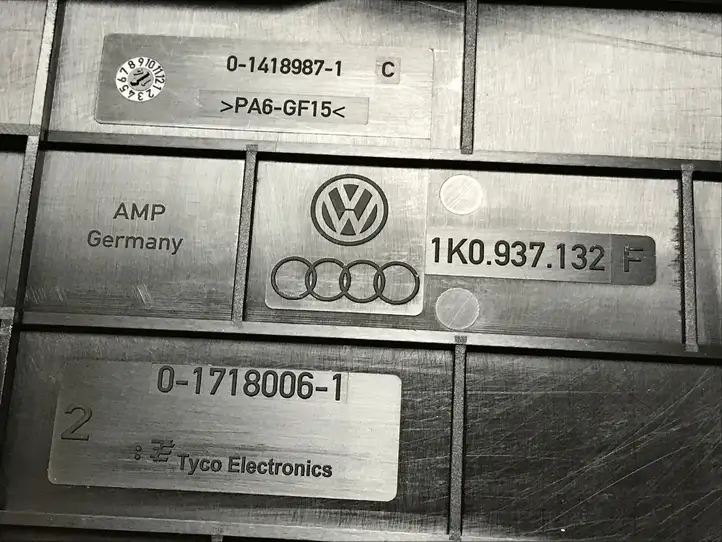 Volkswagen PASSAT B7 (2011 - 2014) 3C0937629C Блок предохранителей (комплект) — фото 5