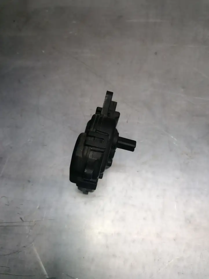 Ford Focus (2008 - 2011) 1S7H19B634CA Двигатель задвижки потока воздуха — фото 2