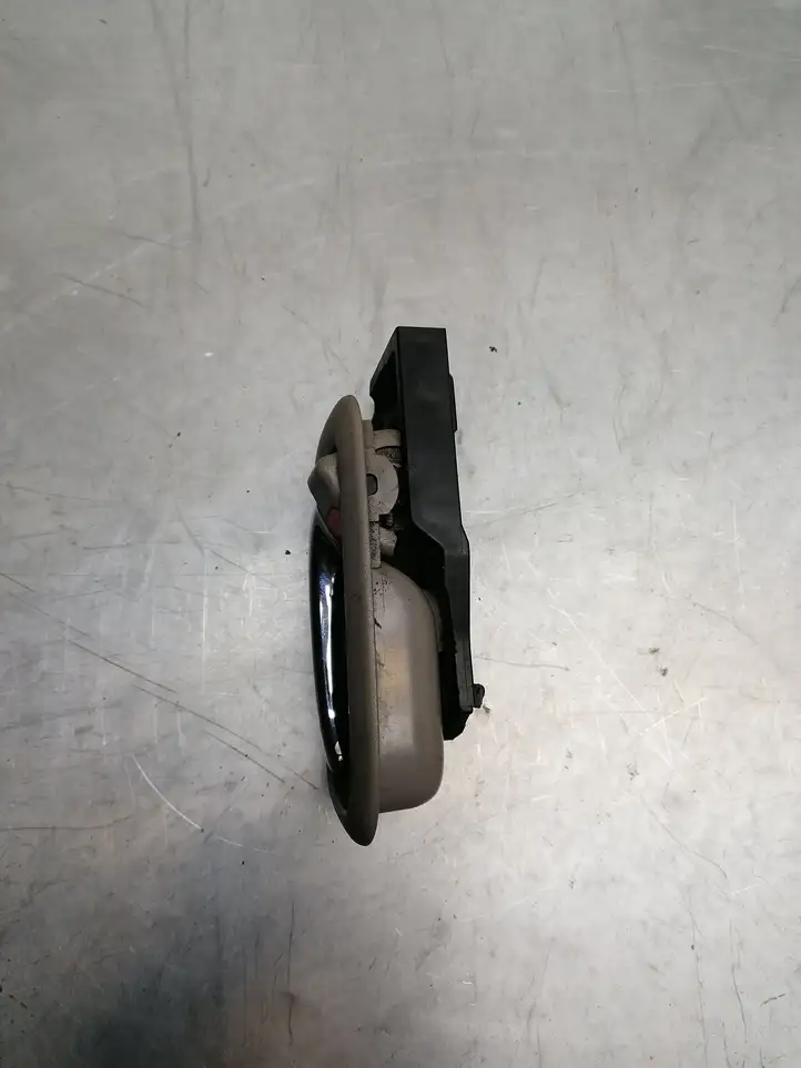 Toyota Prius (XW10) (1997 - 2003) 6927847010 Внутренняя ручка двери — фото 3