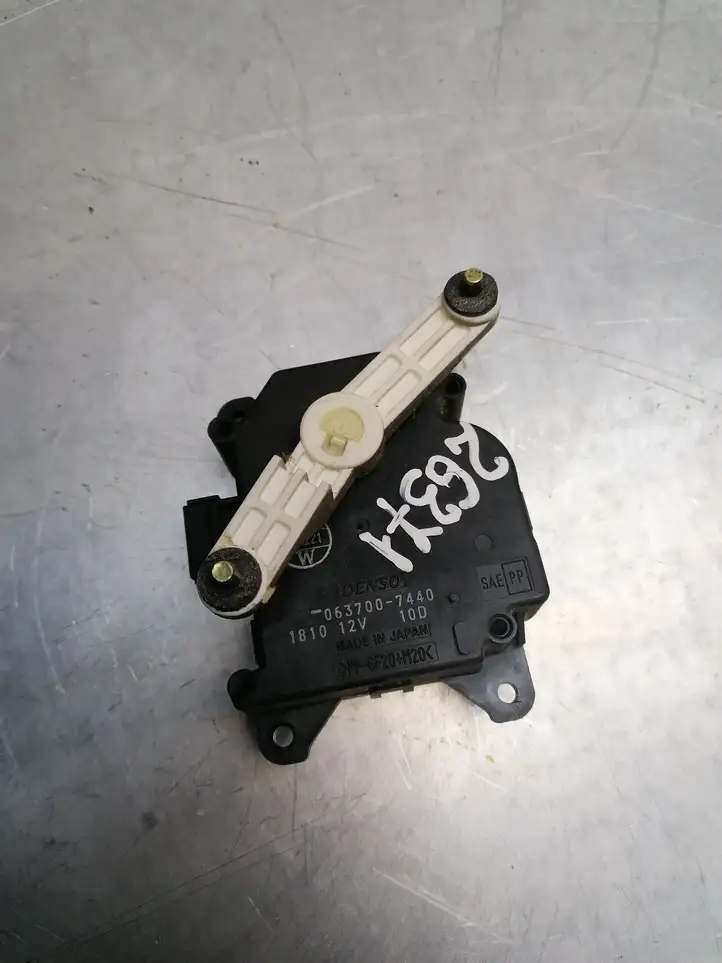 Toyota Prius (XW10) (1997 - 2003) 0637007440 Двигатель задвижки потока воздуха — фото 3