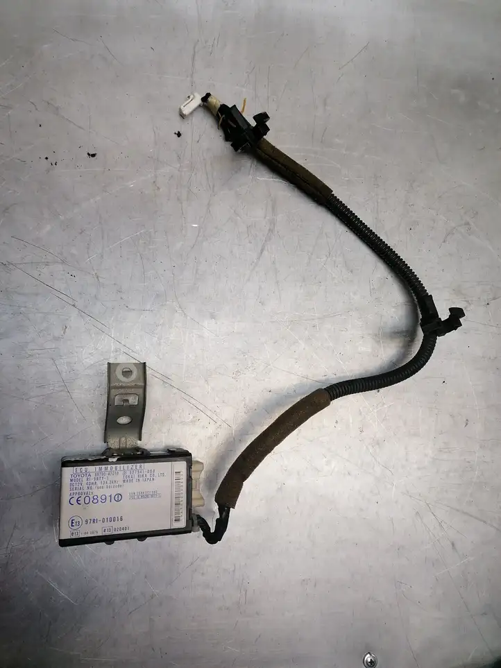Toyota Prius (XW10) (1997 - 2003) 8978047010 Блок иммобилайзера — фото 1