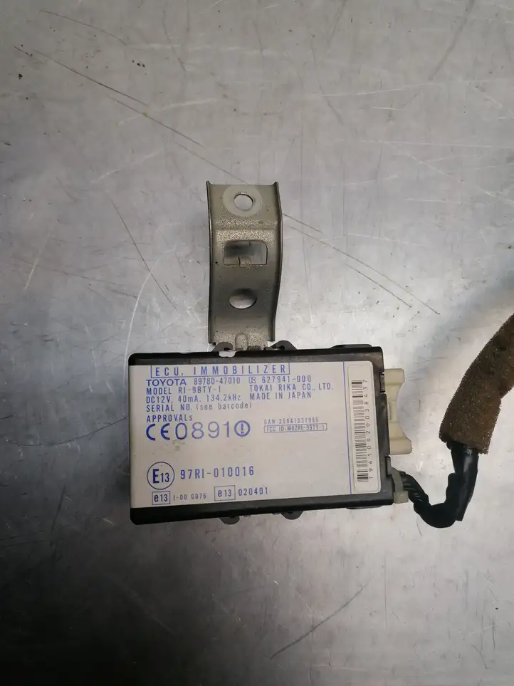 Toyota Prius (XW10) (1997 - 2003) 8978047010 Блок иммобилайзера — фото 3