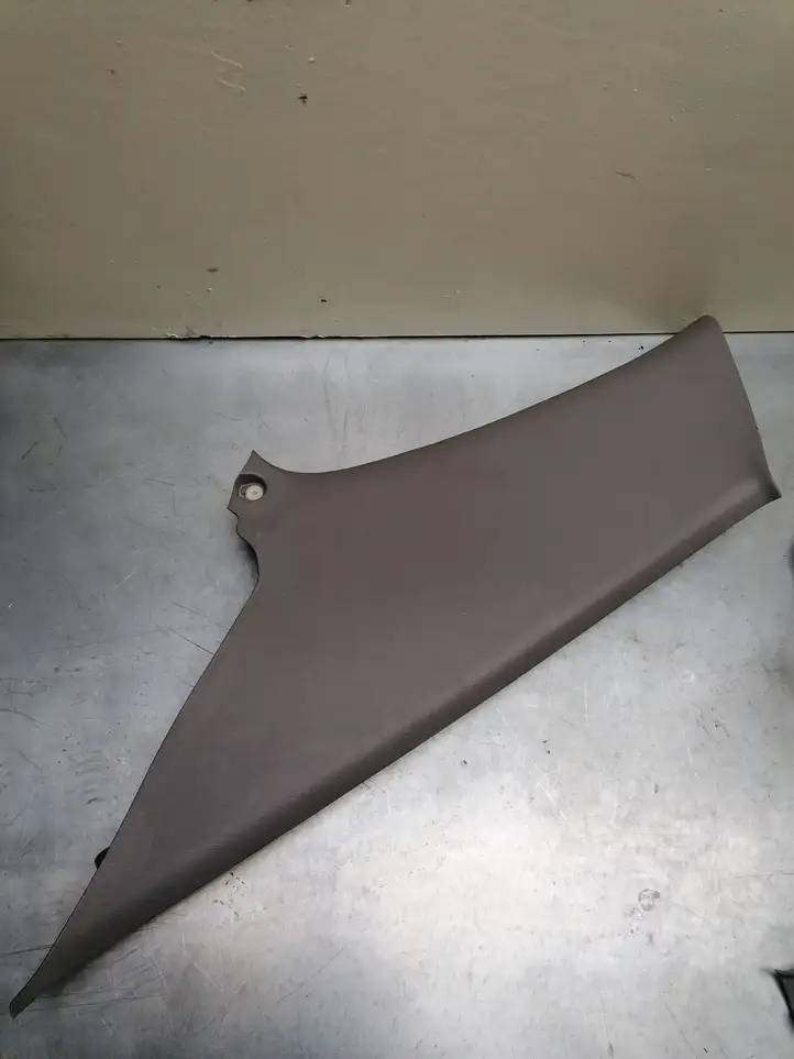 Toyota Prius (XW10) (1997 - 2003) 6247047010 Верхняя обшивка стойки D — фото 1