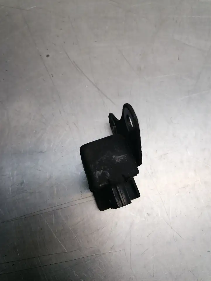 Toyota Prius (XW10) (1997 - 2003) 8917347020 Датчик удара SRS — фото 2