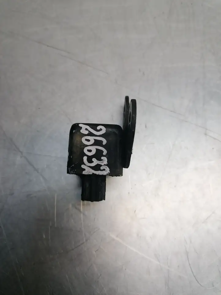Toyota Prius (XW10) (1997 - 2003) 8917447020 Датчик удара SRS — фото 2
