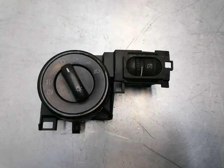 Volkswagen Touareg I (2002 - 2010) 7L6858903T Включатель фонарей — фото 1