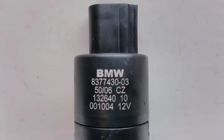 BMW X5 E70 (2006 - 2013) 8377430 Двигатель очистителей — фото 3